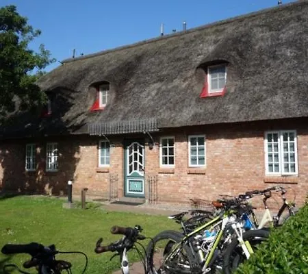 Hüs Dikstian- 6 * Alkersum